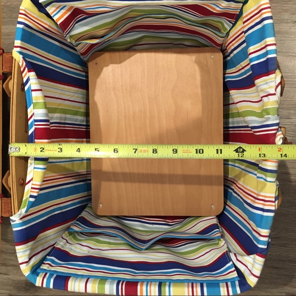 Longaberger Larger Picnic Basket #10324 / 2007 - Picture 12 of 16